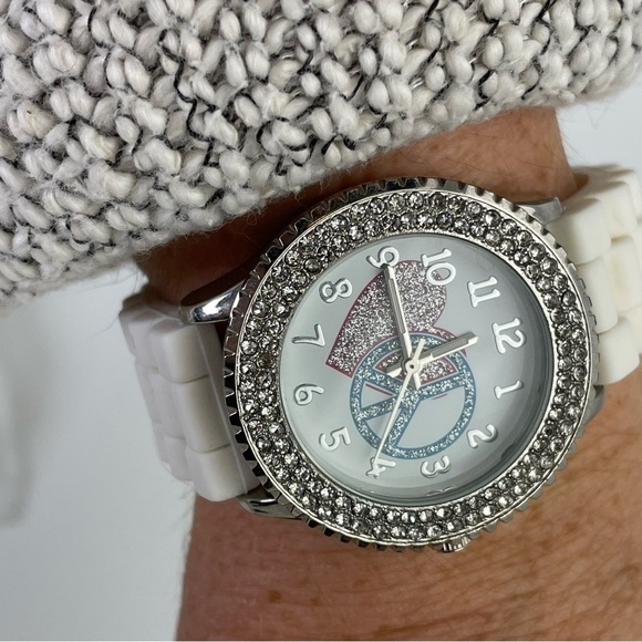 Frenzy New York Love & Peace Watch - Picture 8 of 11